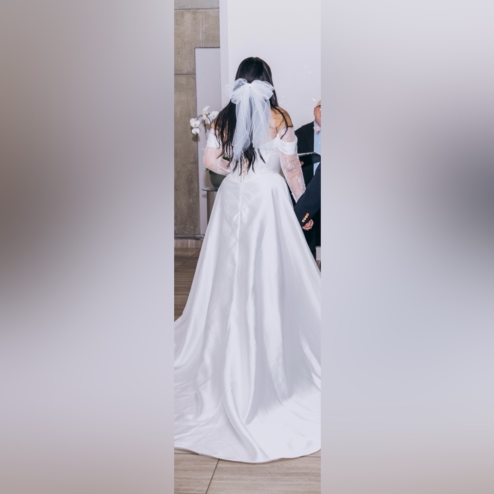 Elegant Off-Shoulder White Lace Corset Wedding Dress - Picture 7 of 7